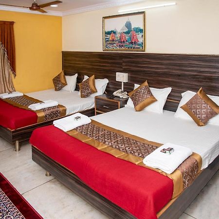 Vrindavan Comfort Inn Hyderabad Exteriör bild